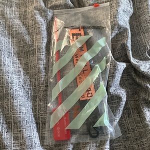 Off-white key chain
